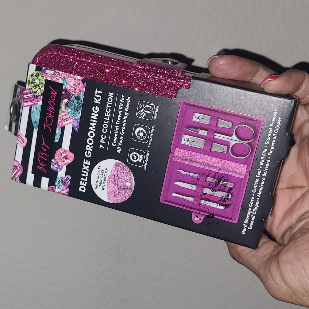 Betsey Johnson Pink Grooming Kit With Glitter Case